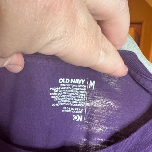 Old Navy Purple Butterfly 100% Cotton Short Sleeve Tee Size Medium - Picture 2 of 4